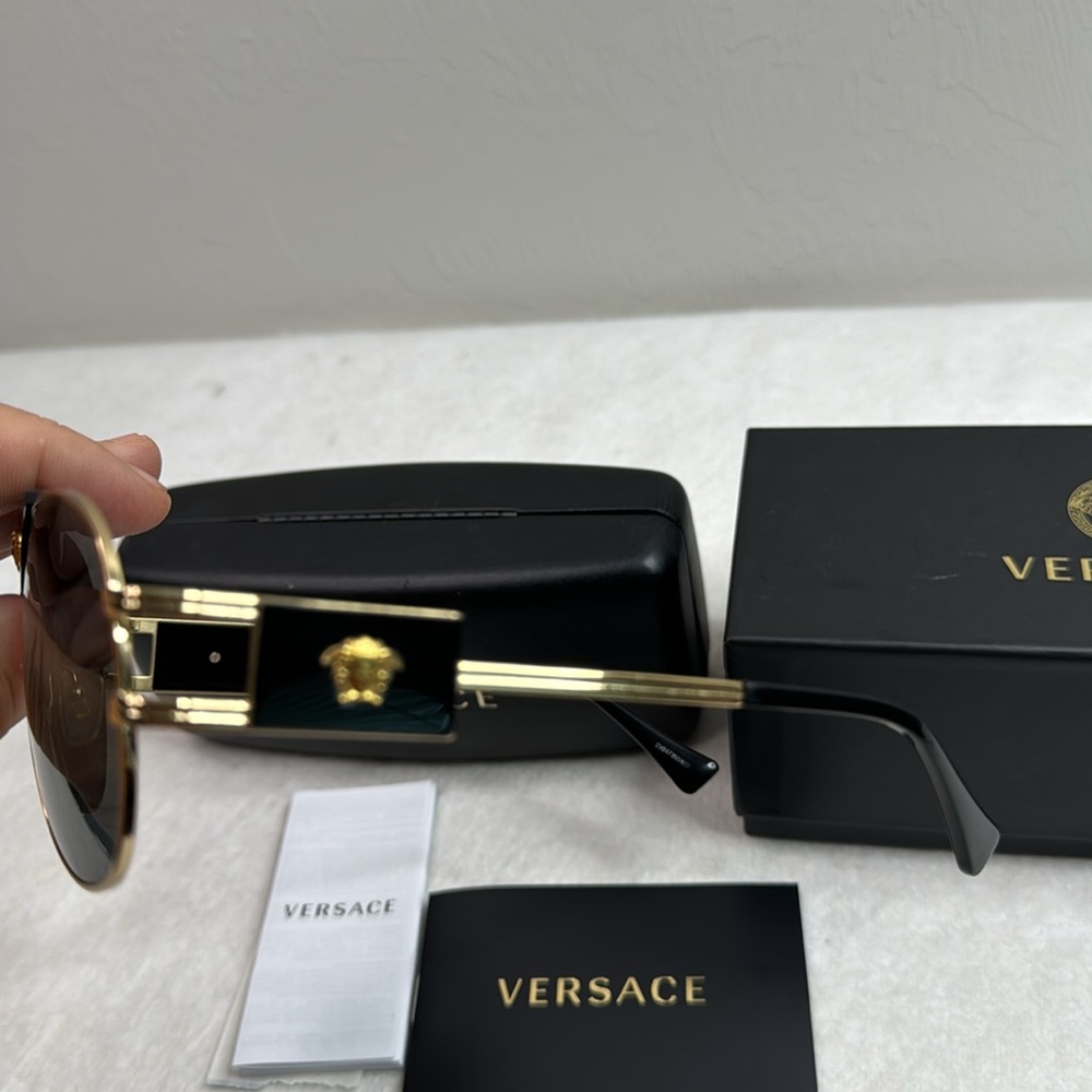 VERSACE BLACK GOLD MEDUSA UNISEX AVIATOR SUNGLASSES WITH CASE BOX AND BOOKLET - Picture 14 of 16
